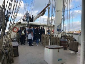 Civitavecchia - L'istituto L. Calamatta e la Guardia costiera visitano la nave scuola Gulden Leeuw