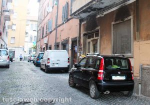 Viterbo - Via della Pettinara - Un locale con le telecamere