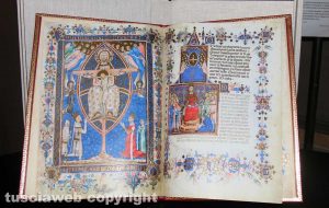 Viterbo - Il libro restaurato dalla Treccani dal titolo "Regole della cavalleria"