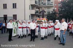 Viterbo - La processione per la donazione della statua di Santa Rosa al quartiere Pilastro