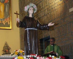 Viterbo - La donazione della statua di Santa Rosa al quartiere Pilastro