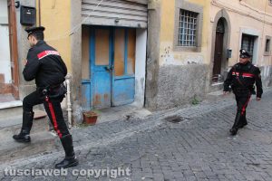 Viterbo - Casa in fiamme in via Lucchi - I carabinieri sul posto