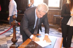 Viterbo - Comune - Il sindaco sigla il Patto della notte