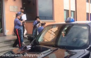 Ronciglione - Operazione antidroga dei carabinieri - Gli arrestati all'uscita della caserma  