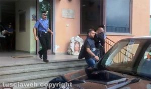 Ronciglione - Operazione antidroga dei carabinieri - Gli arrestati all'uscita della caserma
