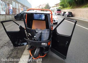 Montefiascone - Incidente auto contro Apetto