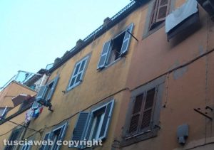 Viterbo - San Faustino - Via Lucchi - L'appartamento andato a fuoco da cui si è gettata la donna