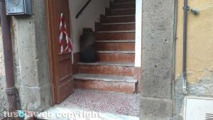La bombola del gas vicino all'appartamento andato a fuoco