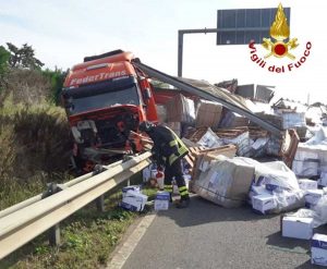 Grosseto - Scontro camion-tir sull'Aurelia