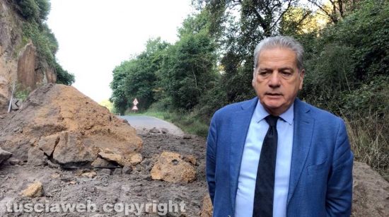 Frana in strada Acquabianca - Il sindaco Arena sul posto