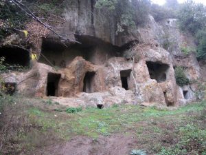 Tombe a portico a Barbarano Romano