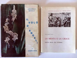 Volo d'angeli e la menta e la croce