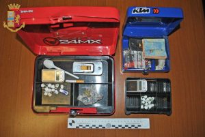 Civitavecchia - Polizia - La droga e il materiale sequestrato