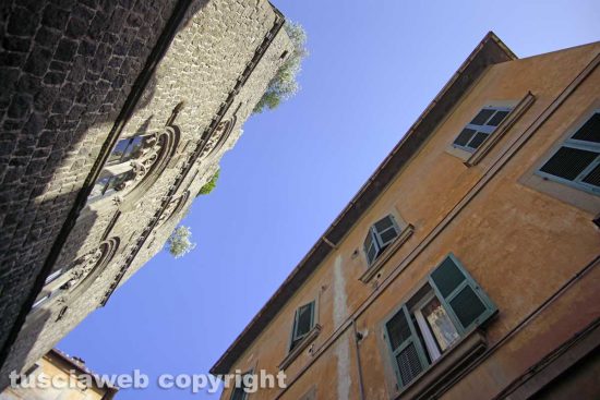 Le facciate del centro storico di Viterbo