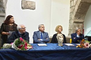 Viterbo - L'inaugurazione della mostra "Attraverso le mani"
