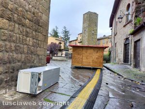 Viterbo - Rifiuti abbandonati 