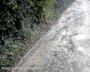 Oriolo Romano - Le buche in strada della Castellina