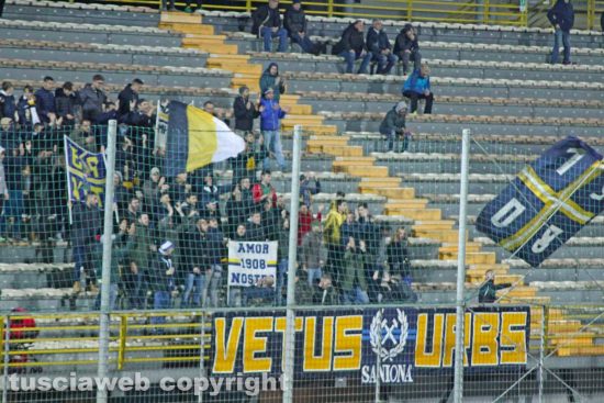 Sport - Calcio - Viterbese - I tifosi in curva