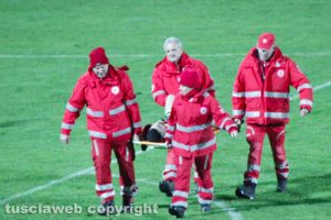 Sport - Calcio - L'infortunio del guardalinee