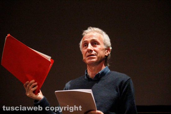 Viterbo - Marco Travaglio porta in scena "Ball fiction"