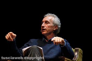 Viterbo - Marco Travaglio porta in scena "Ball fiction"
