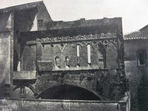 Una vecchia immagine del palazzo Papale