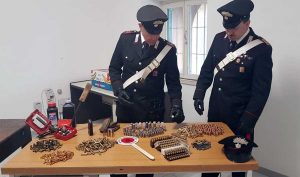Civitavecchia - Il materiale sequestrato dai carabinieri nell'operazione