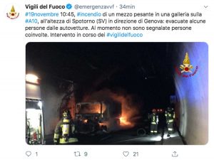 Spotorno - Il Tweet dei vigili del fuoco sul tir che brucia sull'autostrada A10