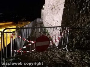 Montefiascone – Santa Margherita, cadono sassi dalla parte posteriore