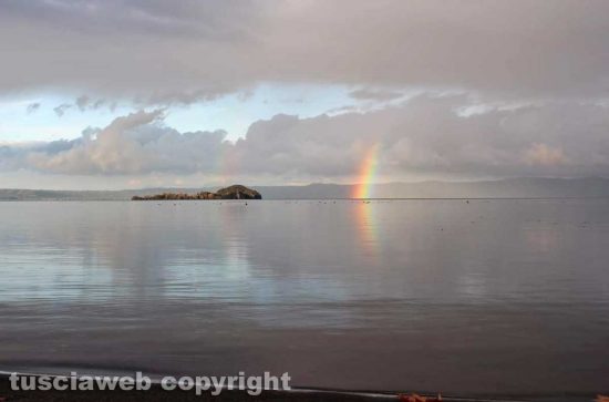 Arcobaleno sull'isola Bisentina e Capodimonte