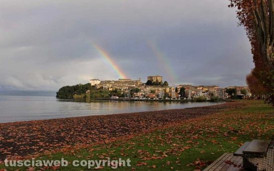 Arcobaleno sull'isola Bisentina e Capodimonte