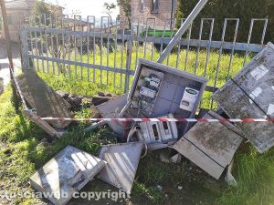 Montefiascone - Auto distrugge due colonnine dell'Enel