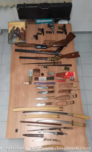 Capranica - Le armi sequestrate dai carabinieri