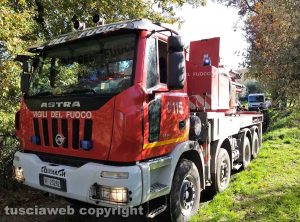 Montefiascone - Camion della nettezza urbana fuori strada