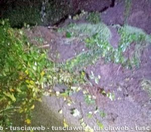Viterbo - Frana costone in strada Fagianello