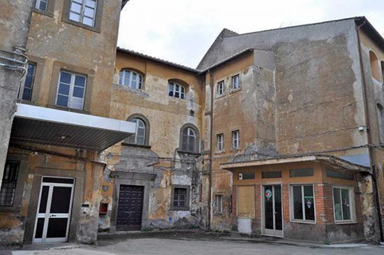 Viterbo - L'ingresso dell'ex ospedale