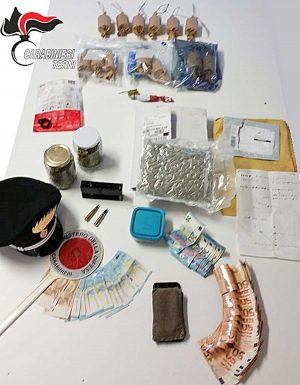 San Gemini - Carabinieri - La droga e l'esplosivo sequestrati