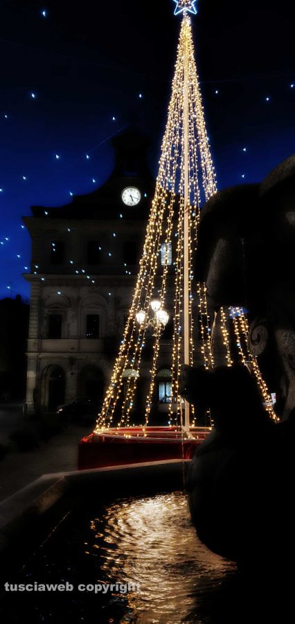 Piazza Matteotti e le stelle a Civita Castellana...