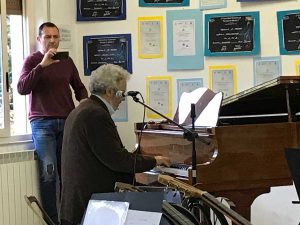 Gli alunni delle medie a lezione col maestro Nicola Piovani