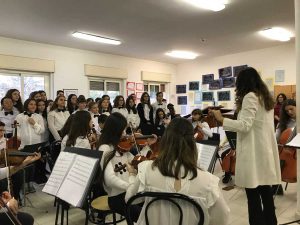 Gli alunni delle medie a lezione col maestro Nicola Piovani