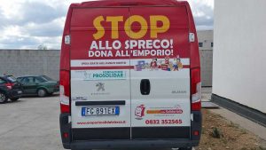 Lecce - Il furgone rubato con all'interno i panettoni per i poveri
