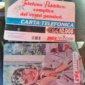 Roma - La scheda telefonica ritrovata in un tombino