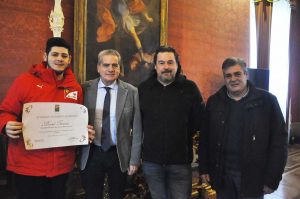 Mondiale virtuale di formula 1, Arena consegna l'attestato di merito sportivo a David Tonizza