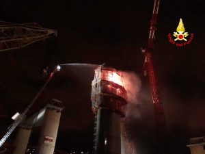 Genova - Incendio nel cantiere del nuovo ponte di Genova