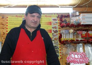 Viterbo - Mercatini di Natale, il signor Sergio 