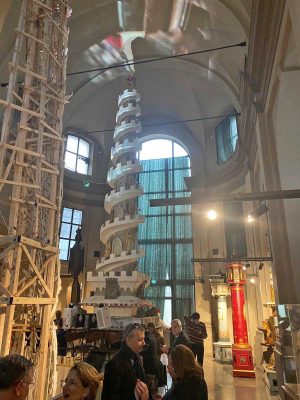 Spirale di fede esposta a Milano