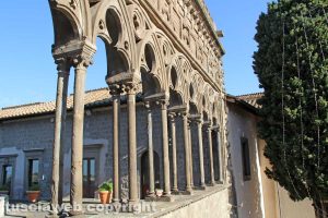Viterbo - La loggia di palazzo dei Papi