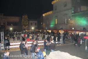 Viterbo - Flusso di residenti e turisti durante le feste di Natale