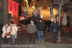 Viterbo - Flusso di residenti e turisti durante le feste di Natale