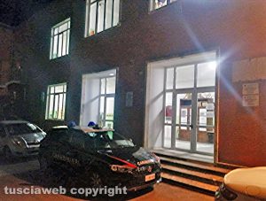 Orte - Crolla il controsoffitto della palestra della scuola elementare - I carabinieri